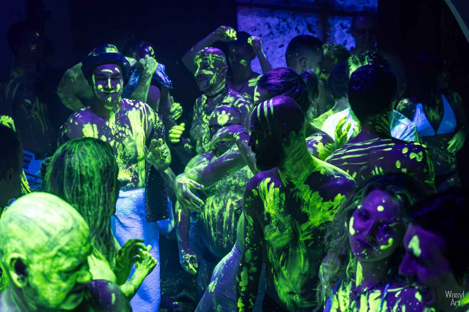 Read more about the article Fluo-Sauna-Rave